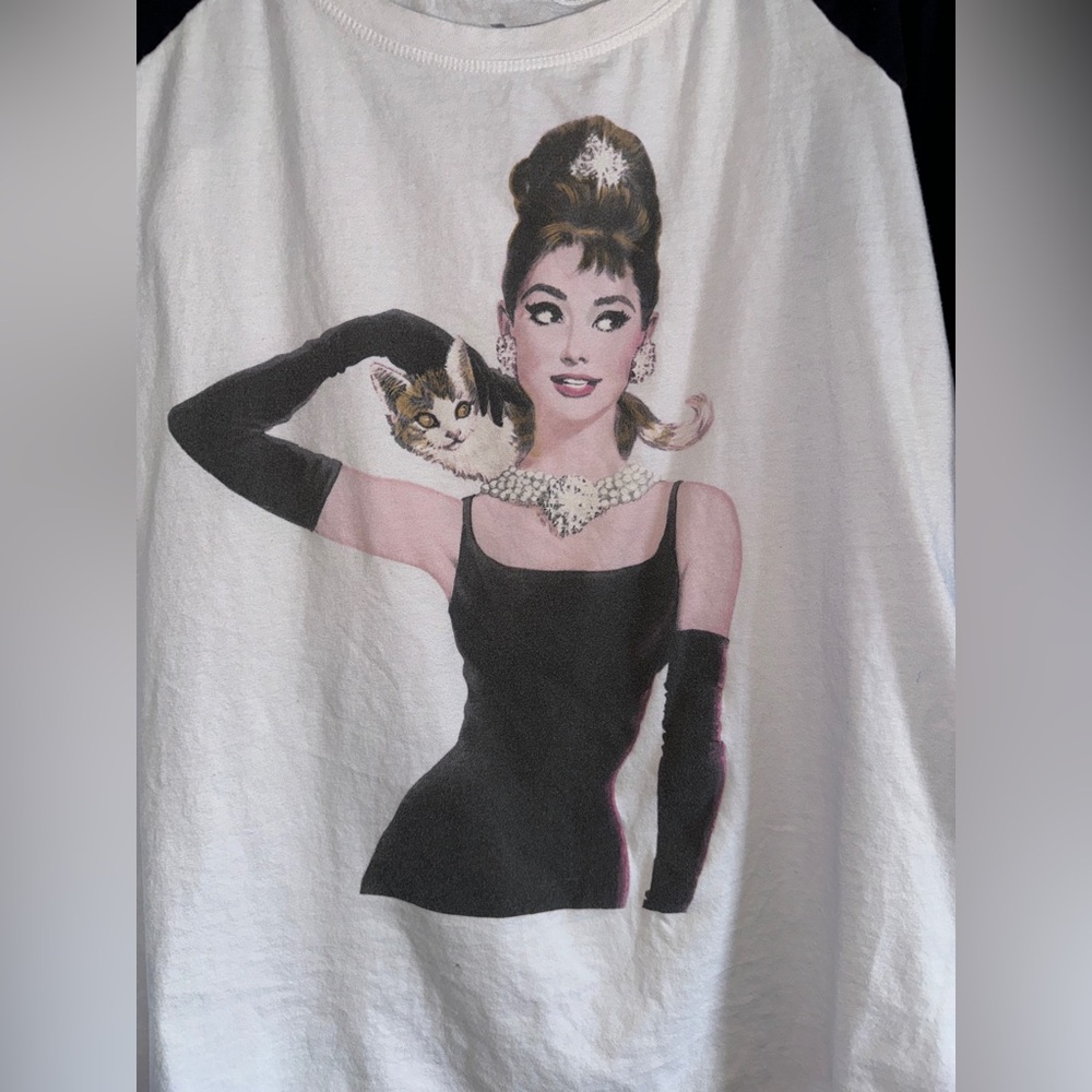 Torrid 5x Breakfast at Tiffany’s / Audrey Hepburn Raglan Shirt